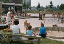 824138 Gezicht op de bouwspeelplaats aan de Van Bijnkershoeklaan te Utrecht.